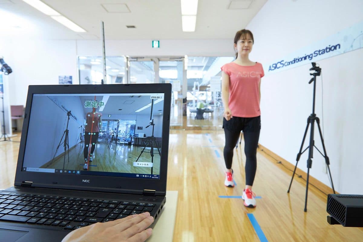 AHCCの歩行測定。カメラで撮影した歩行をその場で解析する