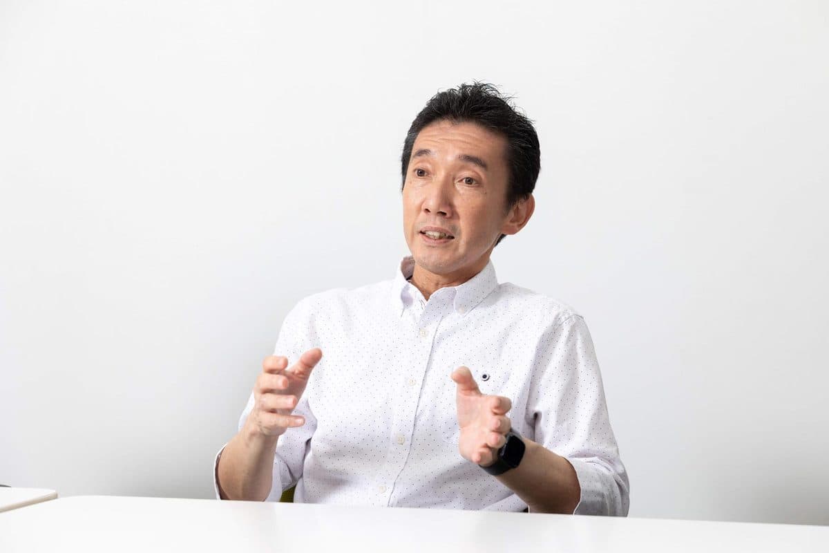 インタビューに答えるアシックス 勝真理氏
